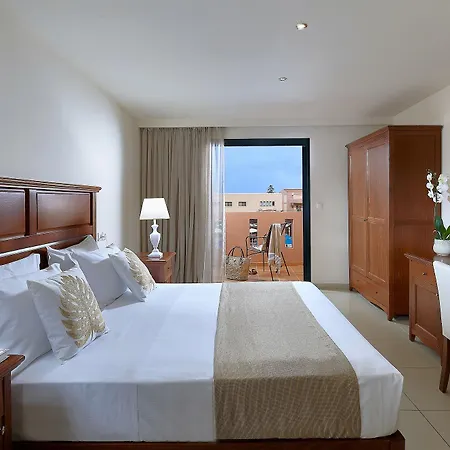 Vasia & Hotel 5*