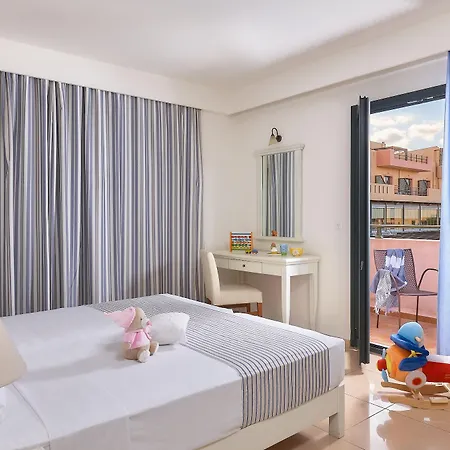 Vasia & Hotel Sissi