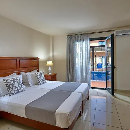 Vasia & Hotel 5*